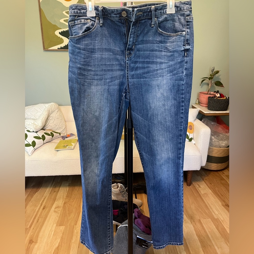 Mossimo Supply Co. Women's Medium Blue Straight-Leg Jeans